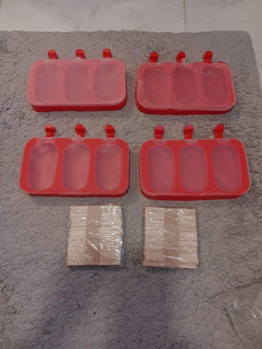 NIP Silicone 12 Pack Popsicle Maker with Sticks
